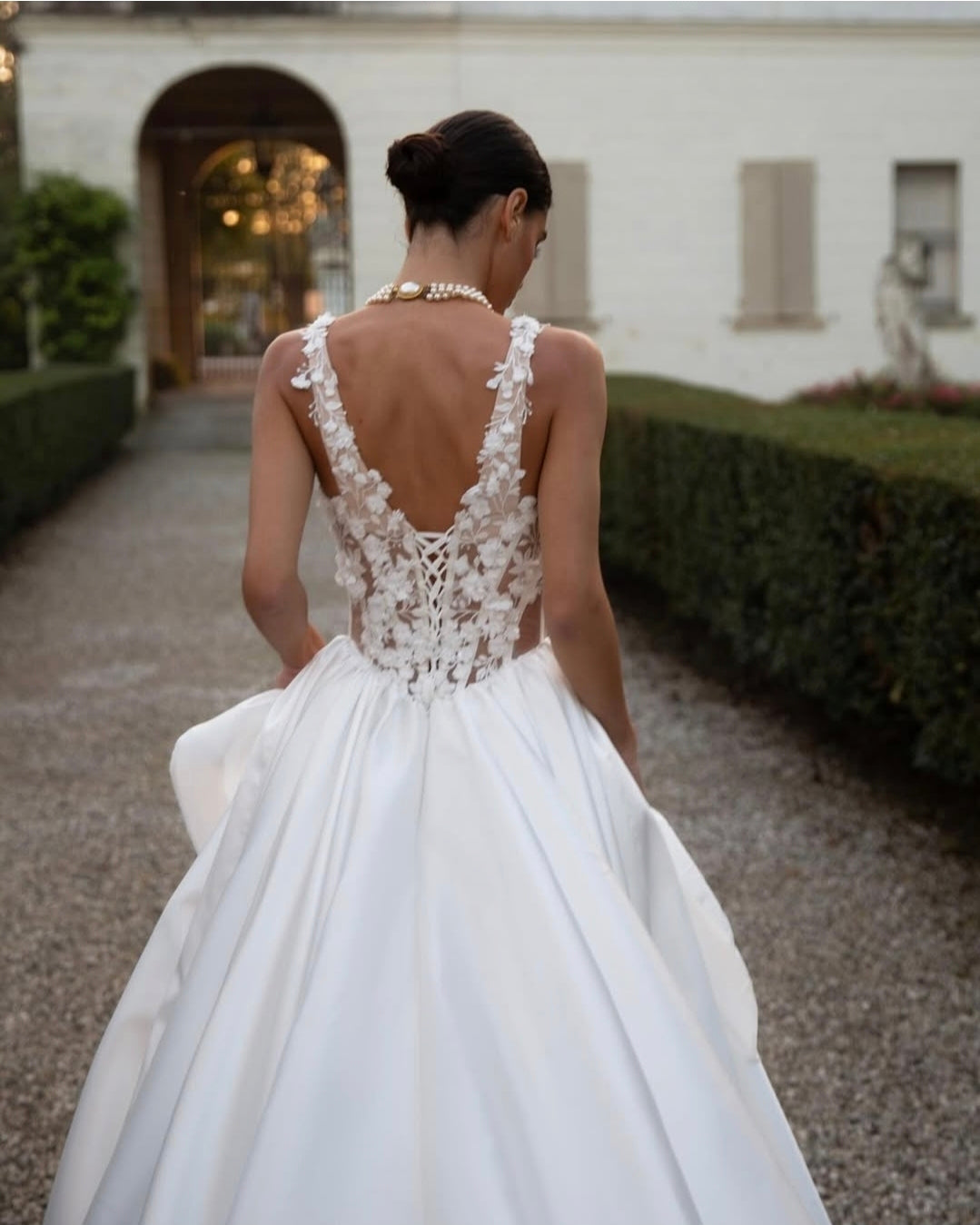 Beautiful Sleeveless Sweetheart 3D Floral Bustier Corset Satin Bridal Gown