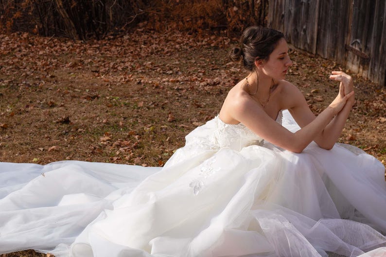 Sexy And Timeless Strapless Sweetheart Floral Appliqué Bridal A-Line Ball Gown