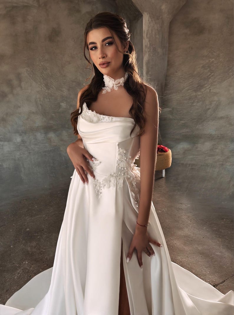 Irregular Strapless Floral Detail & Pearl Beaded Scoop Neck Corset A-line Bridal Gown With Detached Sleeves
