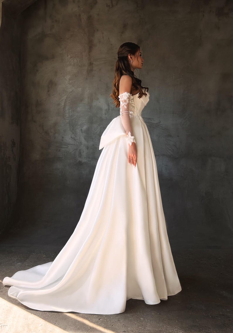 Irregular Strapless Floral Detail & Pearl Beaded Scoop Neck Corset A-line Bridal Gown With Detached Sleeves