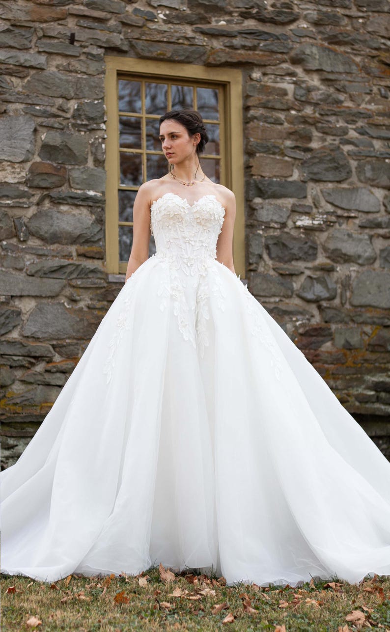 Sexy And Timeless Strapless Sweetheart Floral Appliqué Bridal A-Line Ball Gown