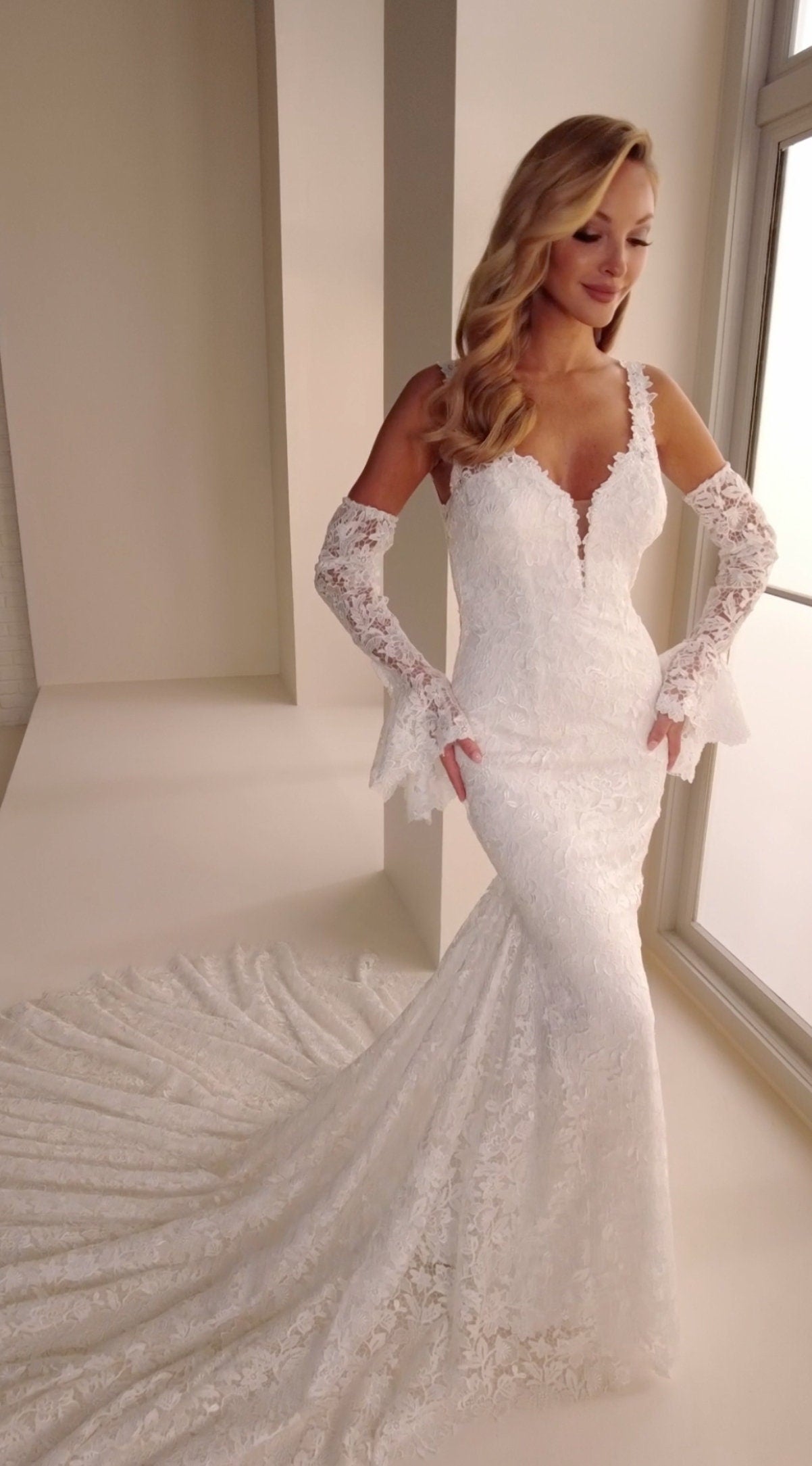 Detached Floral Lace Flare Wrist Slim Style Sleeves