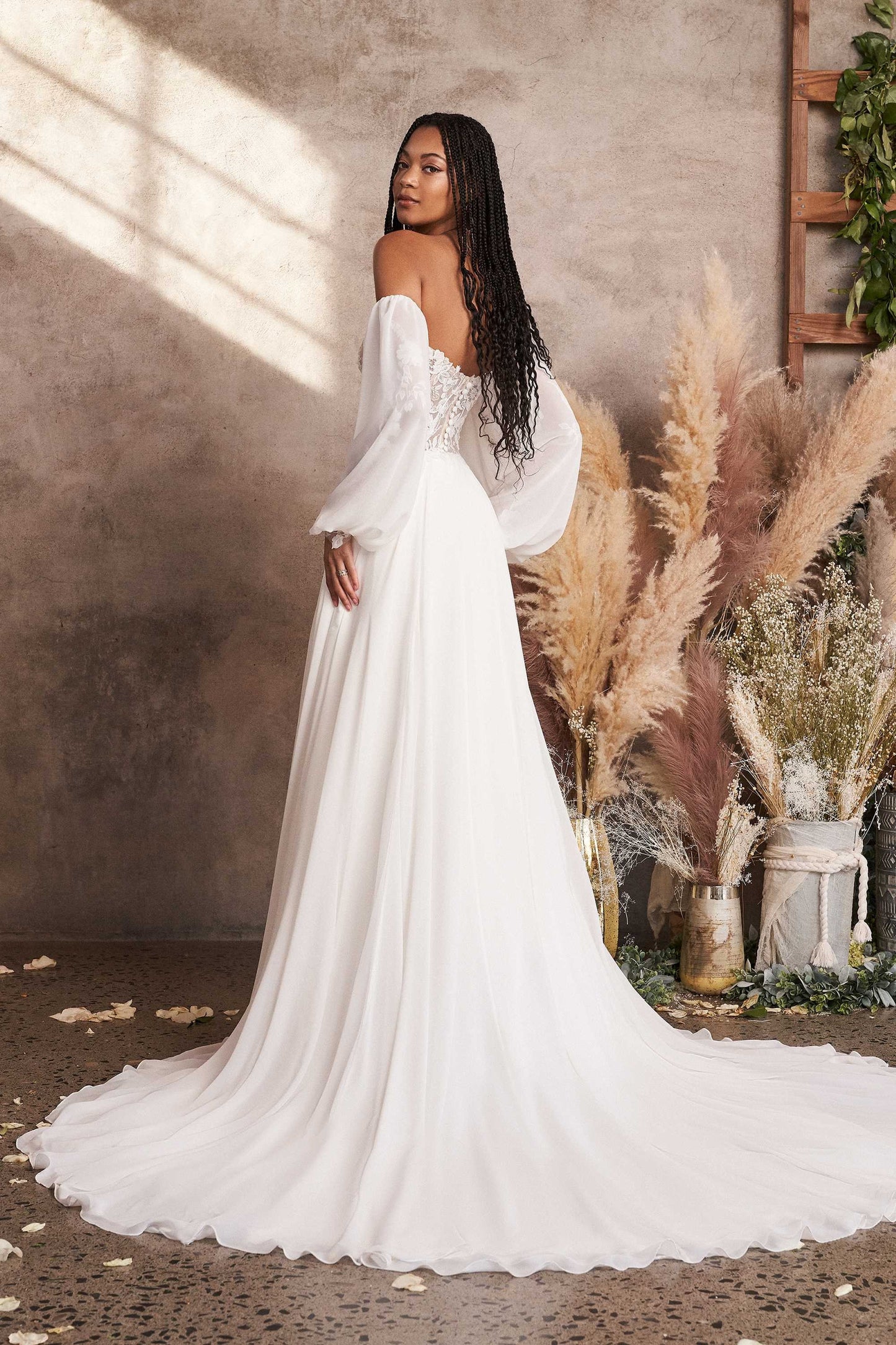 Detached Chiffon Over Floral Lace Sleeves