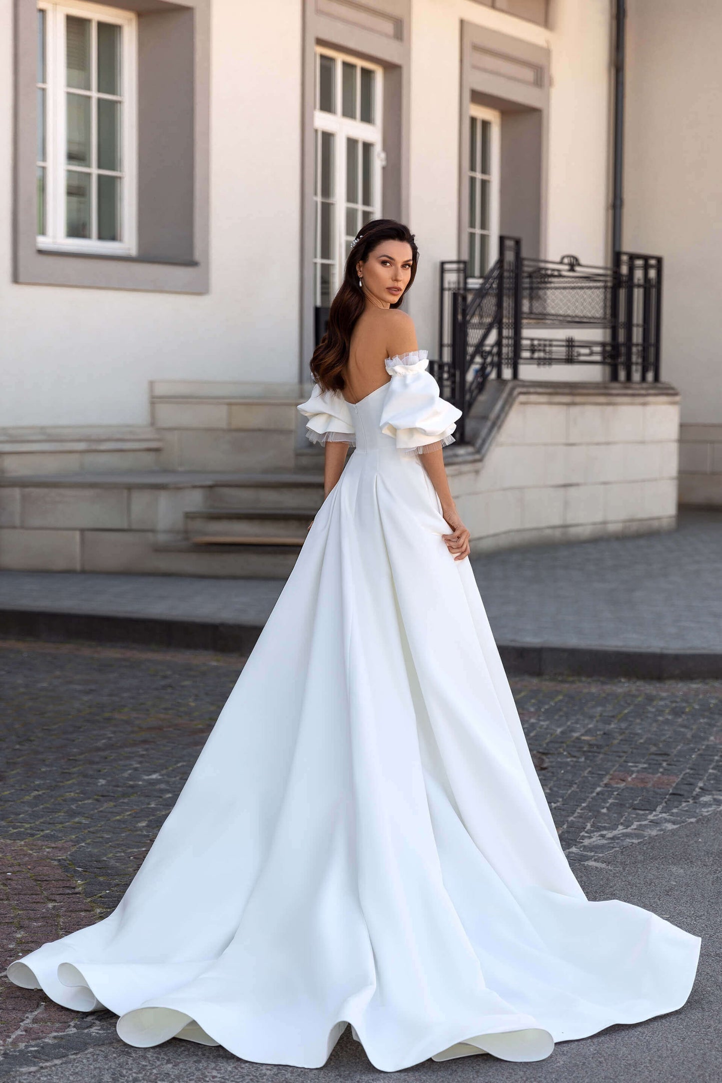 Detached Satin And Peek A Boo Tulle Frill Layered Sleeves