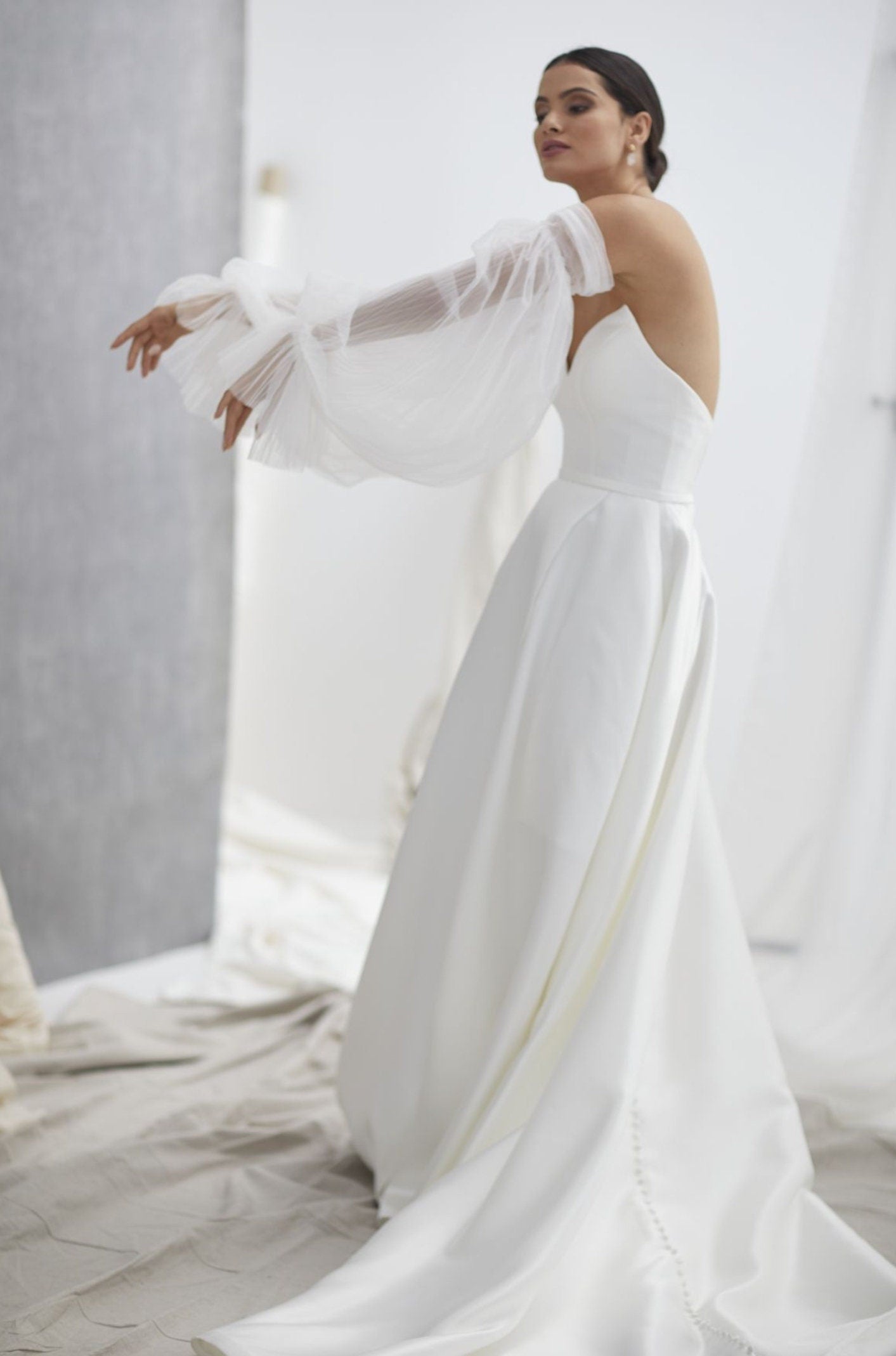 Detached Pleated Tulle Bicep Sleeves