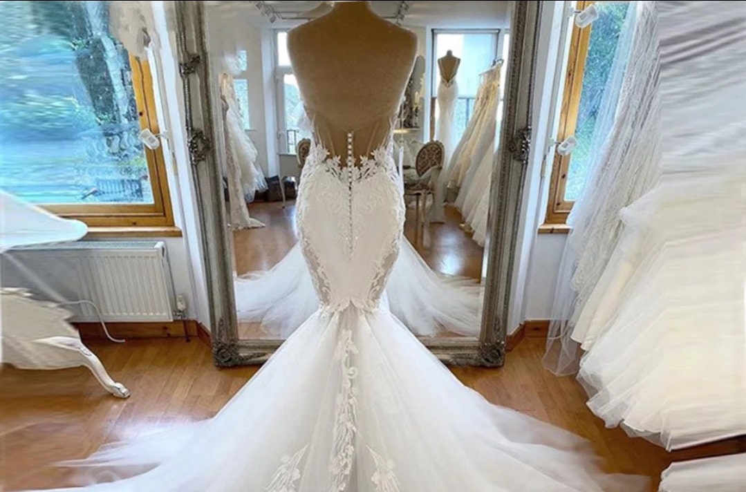Lace Sweetheart Illusion Bodice Mermaid Gown With Sweep Train