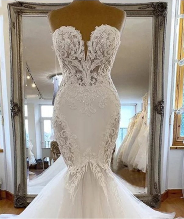 Lace Sweetheart Illusion Bodice Mermaid Gown With Sweep Train