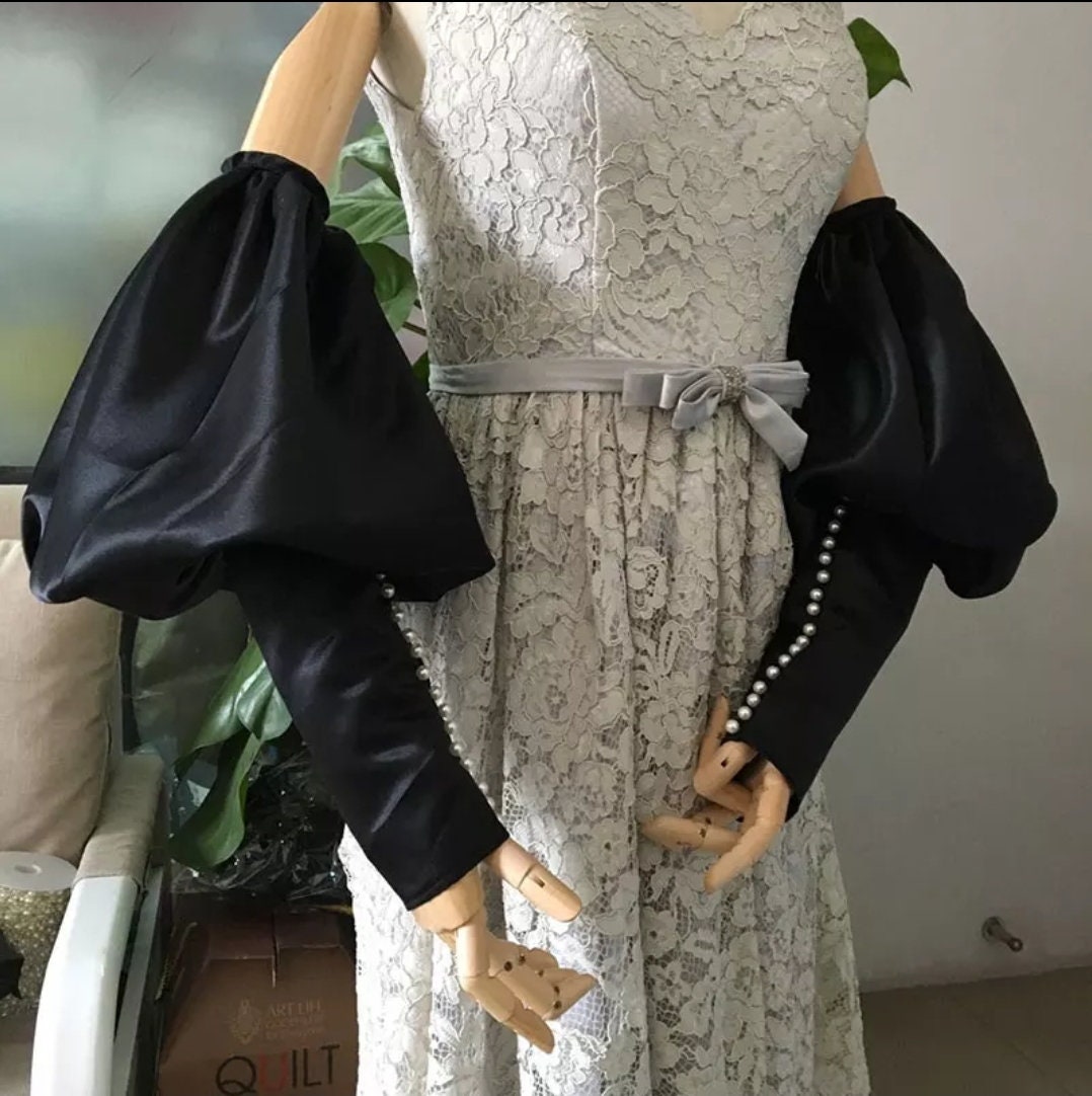 Victorian Style Buttoned Puff Satin Detached Bridal Sleeves