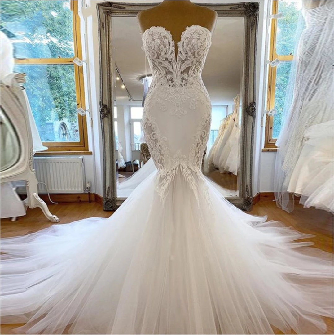 Lace Sweetheart Illusion Bodice Mermaid Gown With Sweep Train