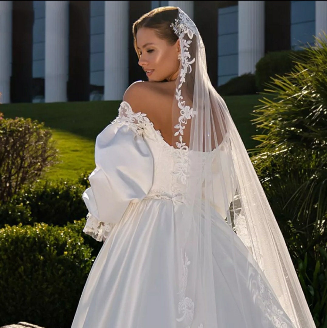 Detached Elegant Satin & Lace Trim Appliqué Sleeves