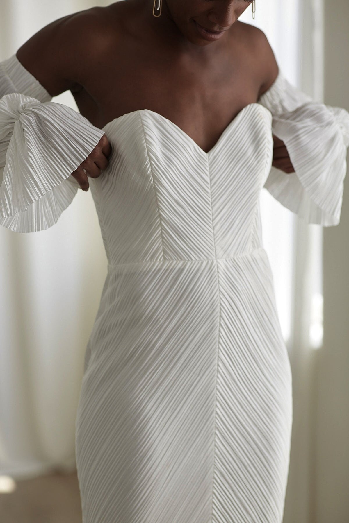Pleated Satin Detached Straight Forward Short Flare Sleeves