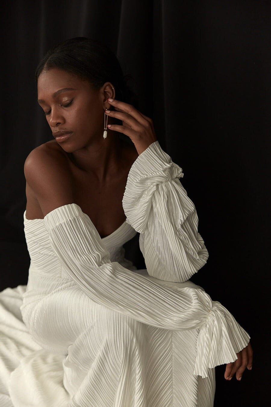 Pleated Satin Detached Straight Forward Short Flare Sleeves