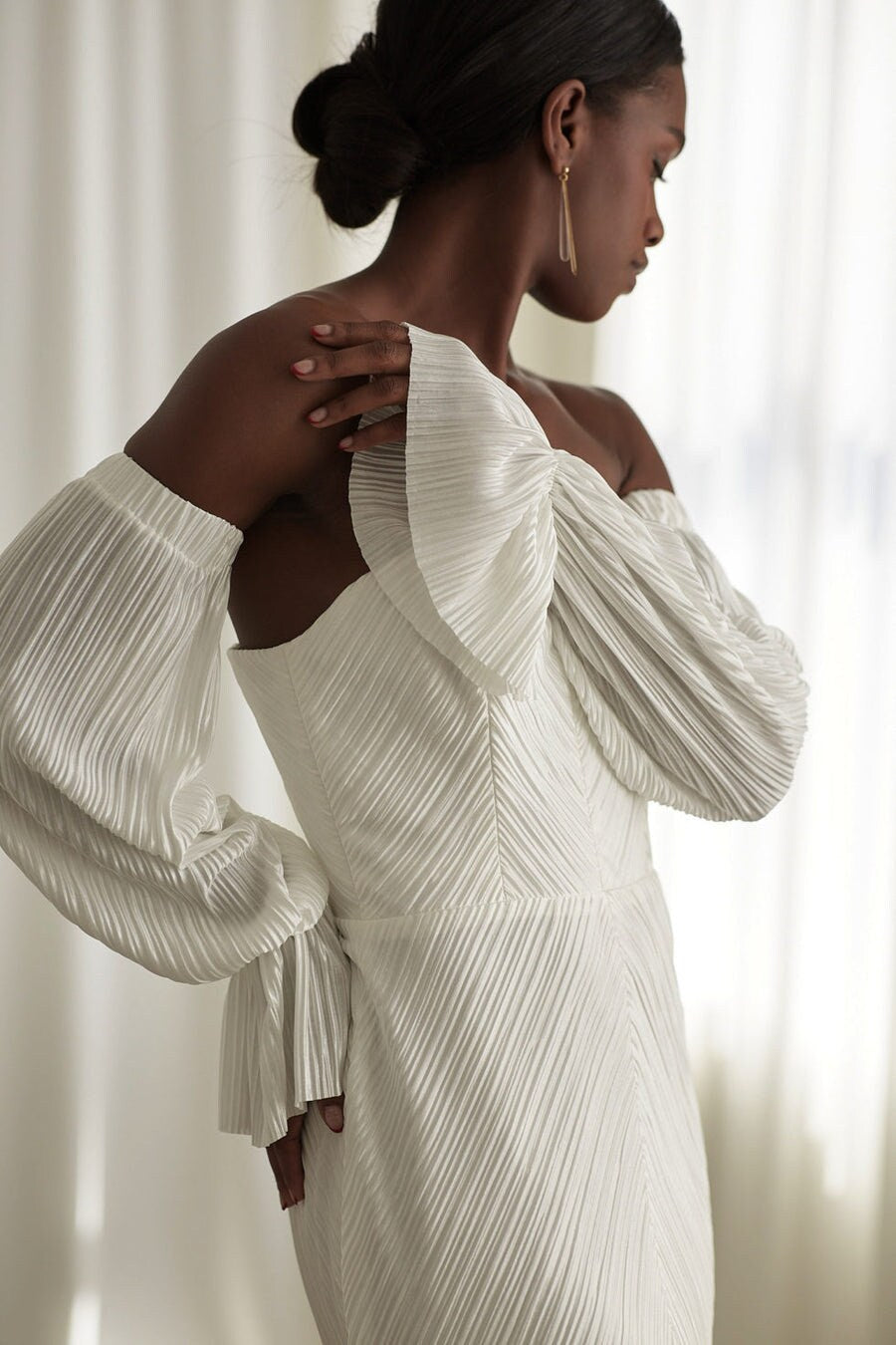 Pleated Satin Detached Straight Forward Short Flare Sleeves