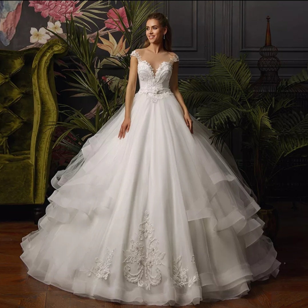 Exquisite Pearl Beaded Floral Appliqué Illusion Sweetheart Cap Sleeve Tiered Tulle Court Train Gown