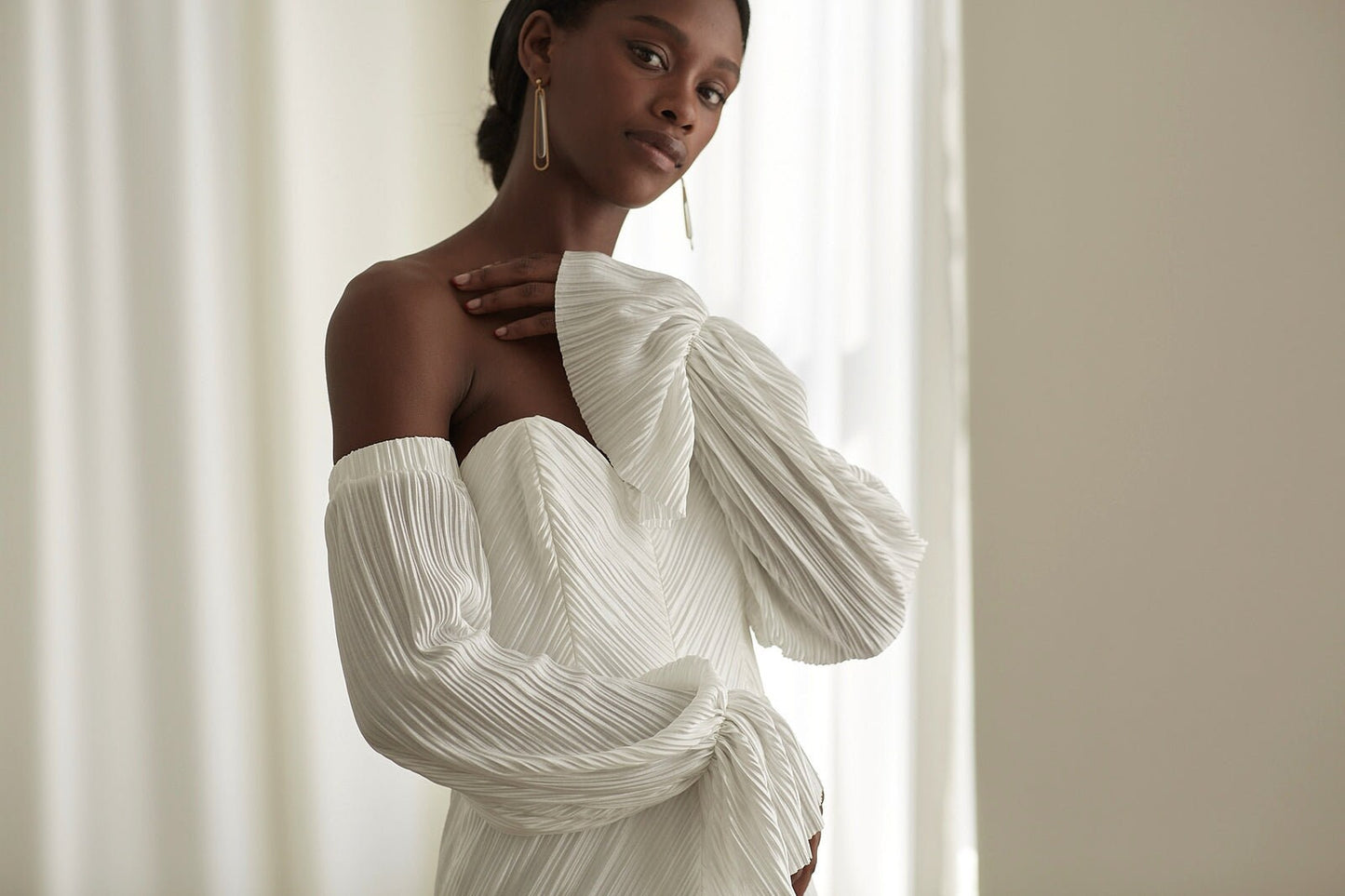 Pleated Satin Detached Straight Forward Short Flare Sleeves
