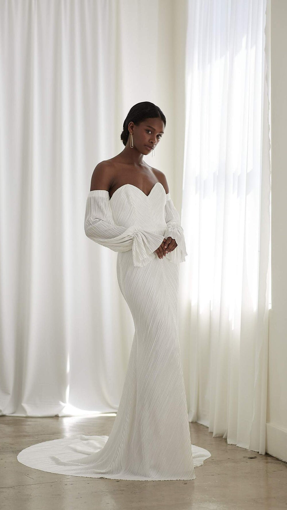 Pleated Satin Detached Straight Forward Short Flare Sleeves