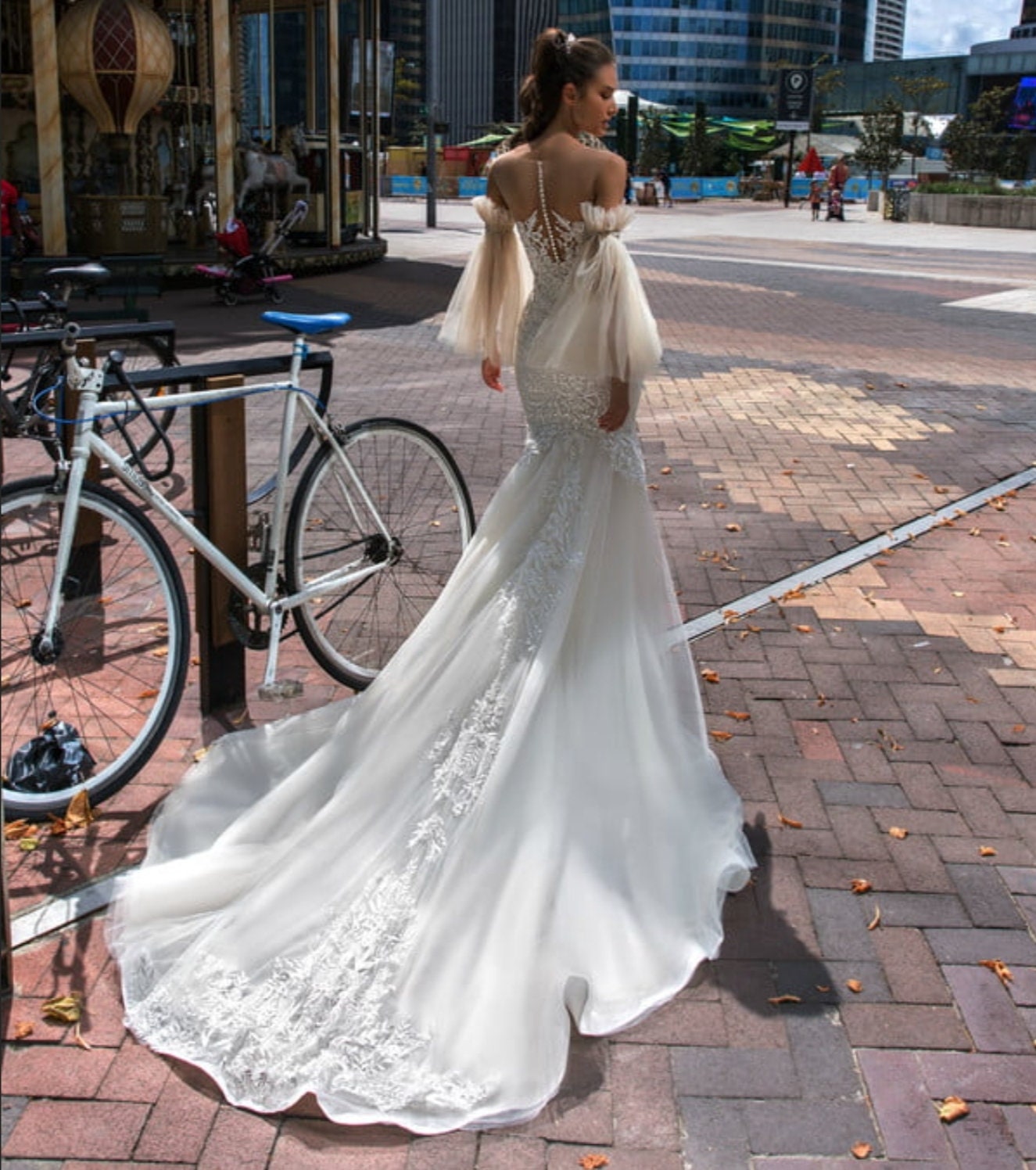 Detached Tulle Flare Sleeves With Embellishment