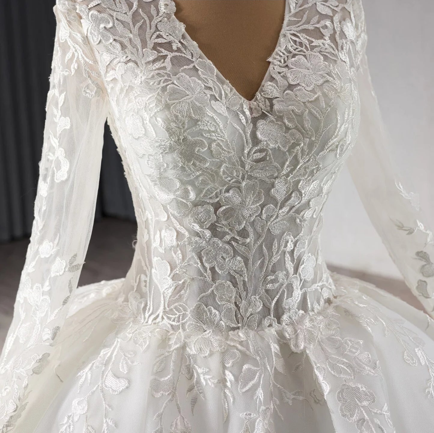 Beautiful Floral Lace 2024 Long Sleeve V Neck Modest Bride Wedding Gown