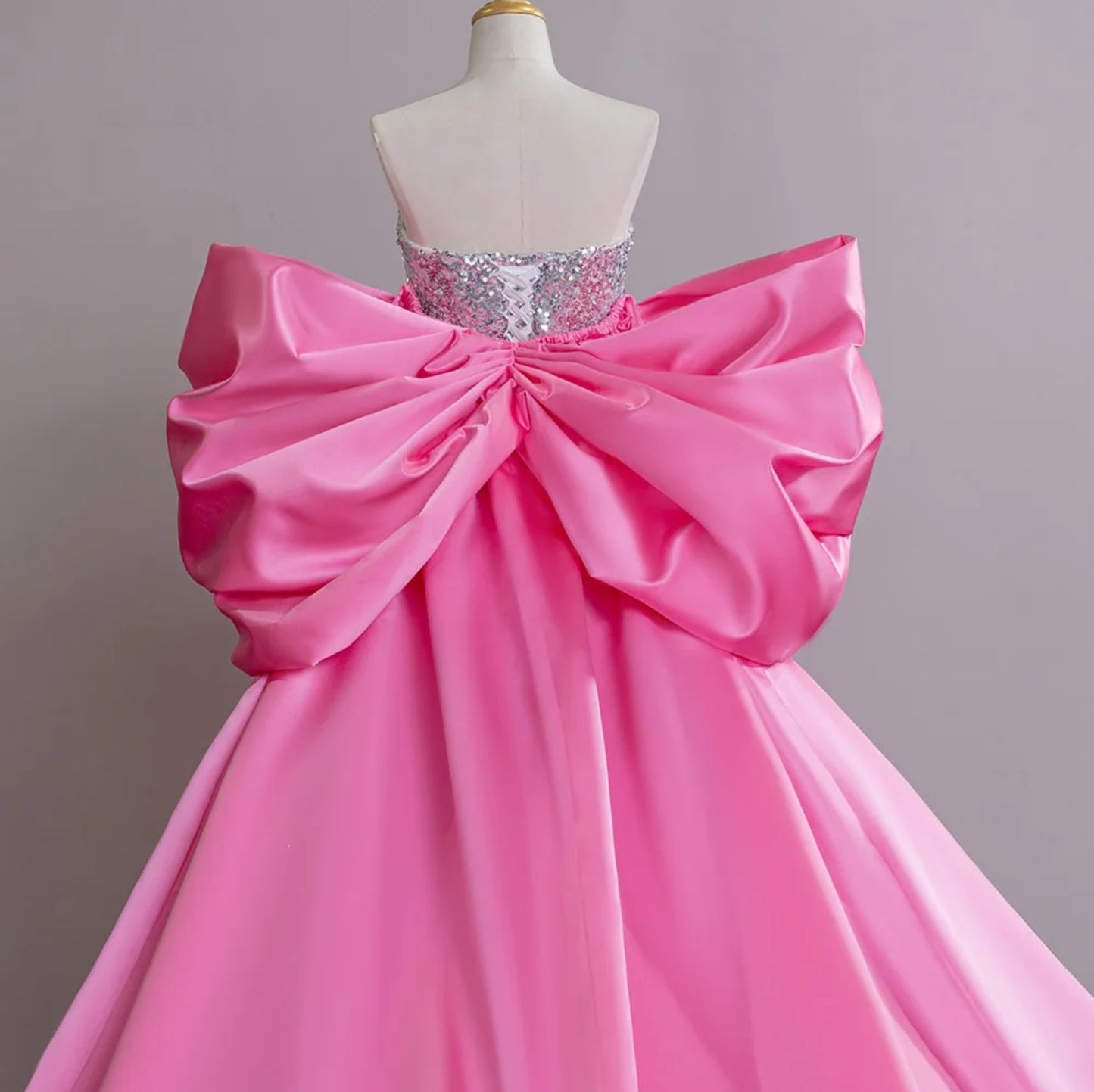 2024 Sequinned Pink And Silver Ombre Strapless Sweetheart Trumpet Gown With Beautiful Oversized Back Bow Knot Train Special Occasion, Prom, Opera Gown