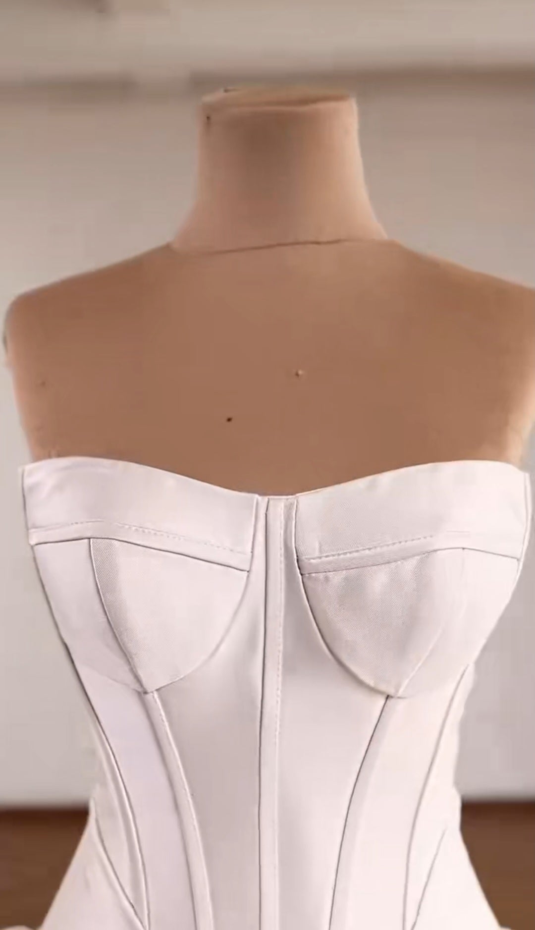 Chic Strapless Sweetheart Corset Bodice Wedding Gown