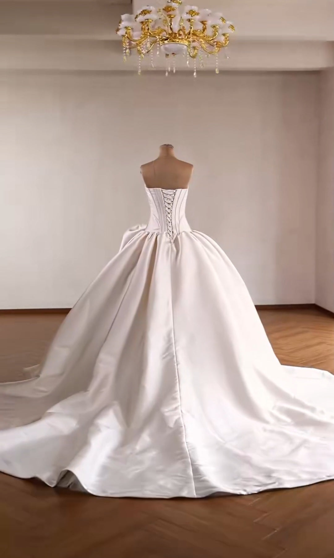 Chic Strapless Sweetheart Corset Bodice Wedding Gown