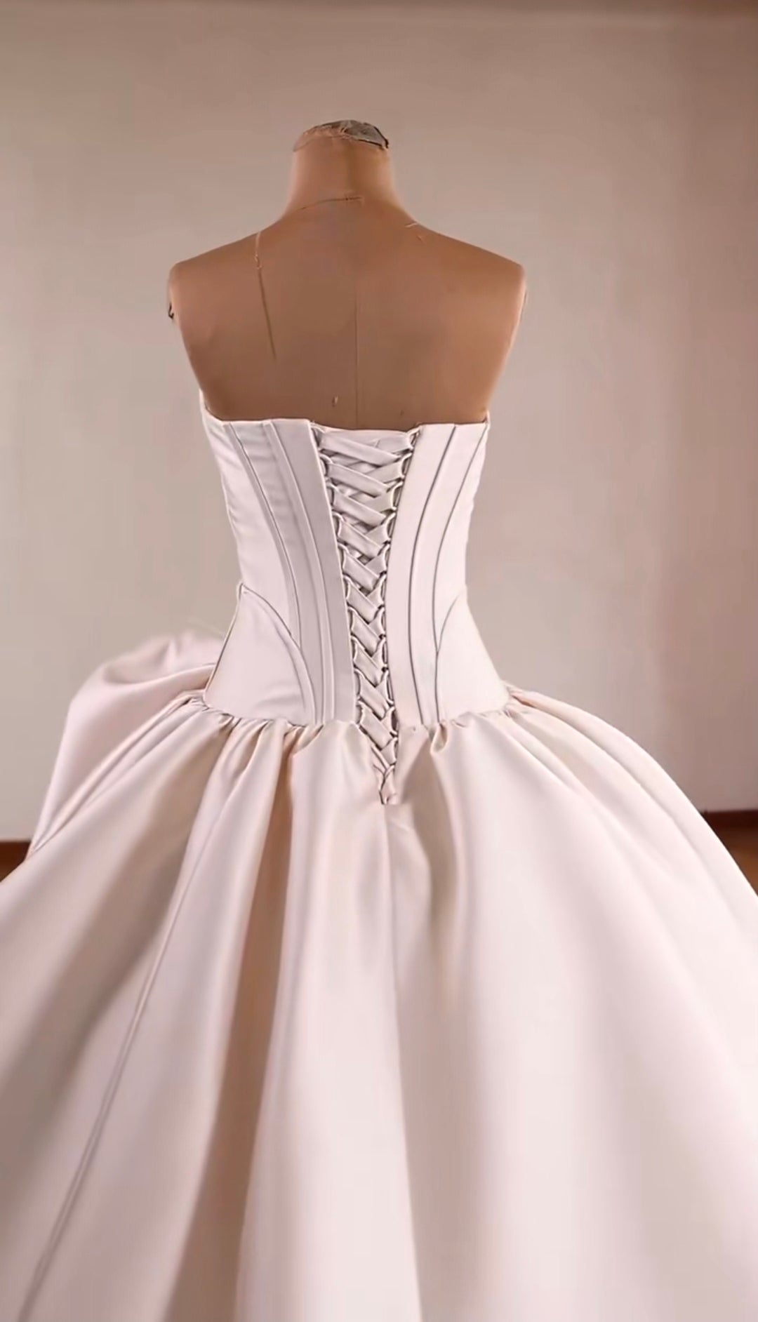 Chic Strapless Sweetheart Corset Bodice Wedding Gown