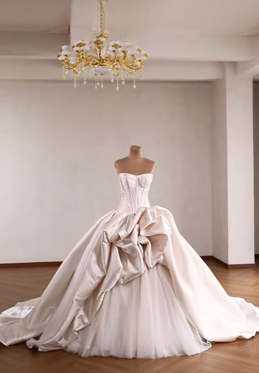 Chic Strapless Sweetheart Corset Bodice Wedding Gown