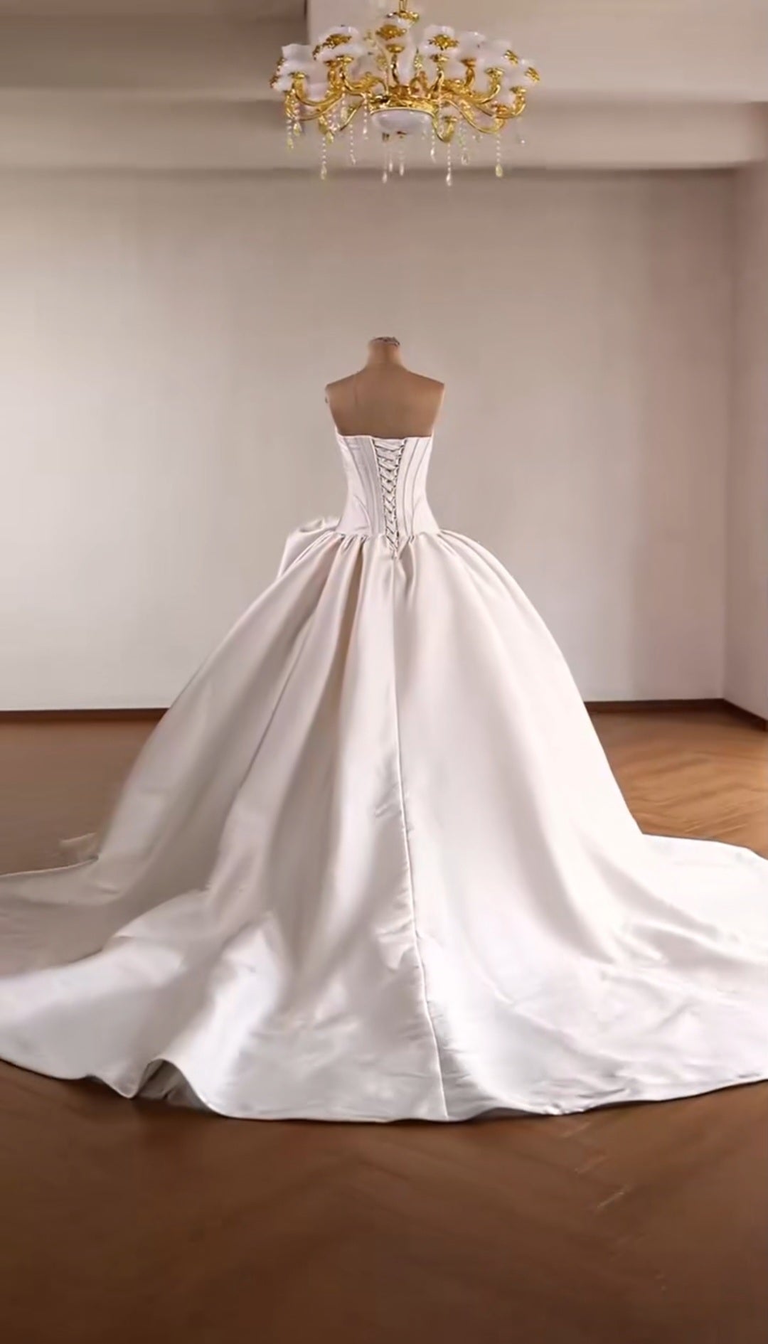 Chic Strapless Sweetheart Corset Bodice Wedding Gown