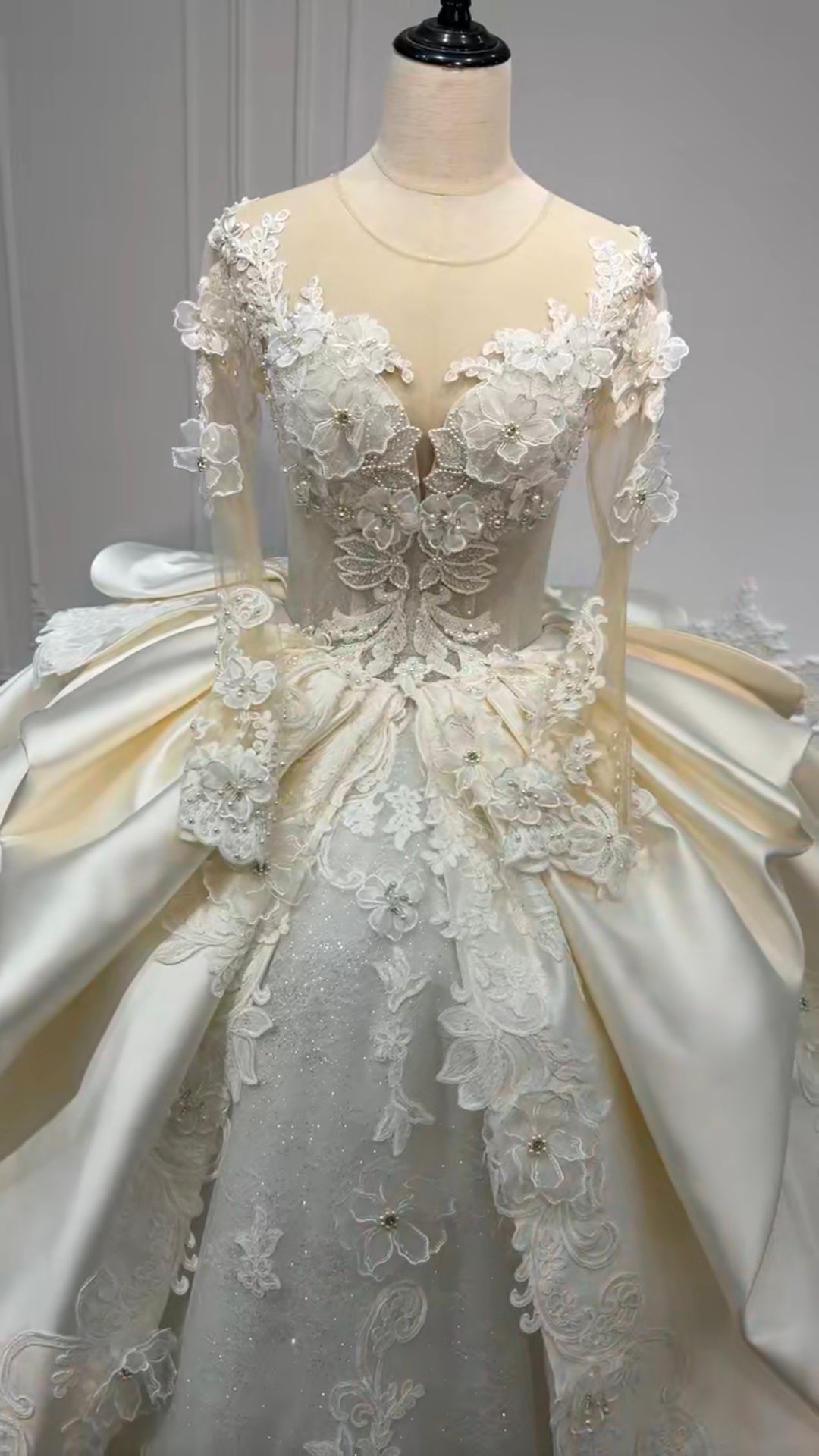 Exquisite And Beautiful Beaded Embellished Floral Embroidered Long Sleeve Lace And Satin Sweetheart Bridal Wedding Gown
