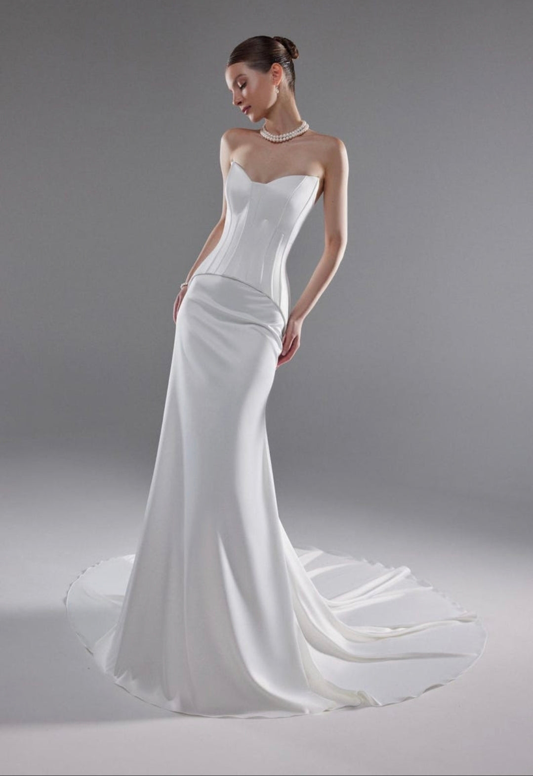 Sexy Strapless Cat Eye Pleated Corset Lace Up Enclosure Form Fitting Trumpet Bridal Gown With Neck Scarf