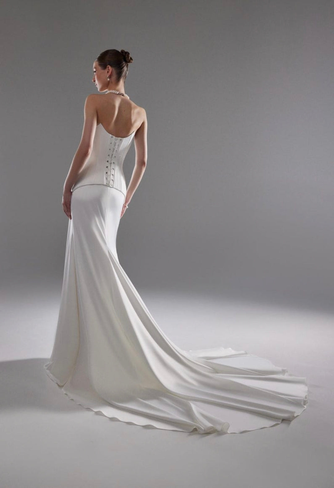 Sexy Strapless Cat Eye Pleated Corset Lace Up Enclosure Form Fitting Trumpet Bridal Gown With Neck Scarf