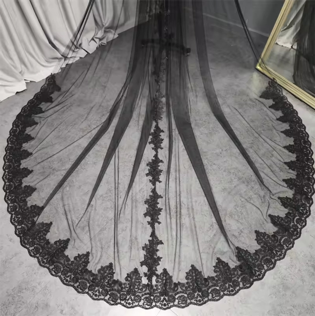 Lovely Black Lace Trim And Center Lace Detail 300 CM Bridal Veil With Comb