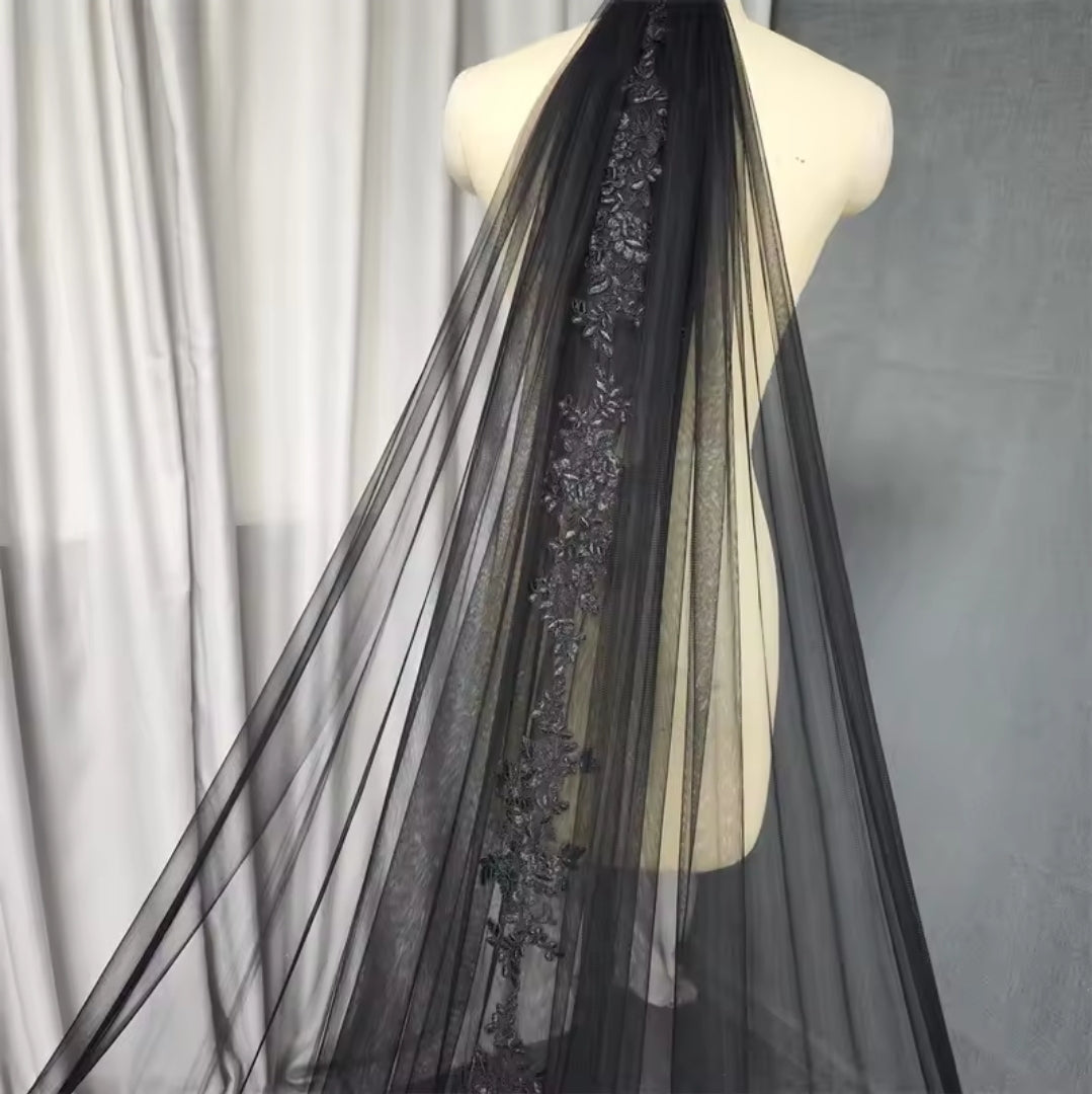 Lovely Black Lace Trim And Center Lace Detail 300 CM Bridal Veil With Comb