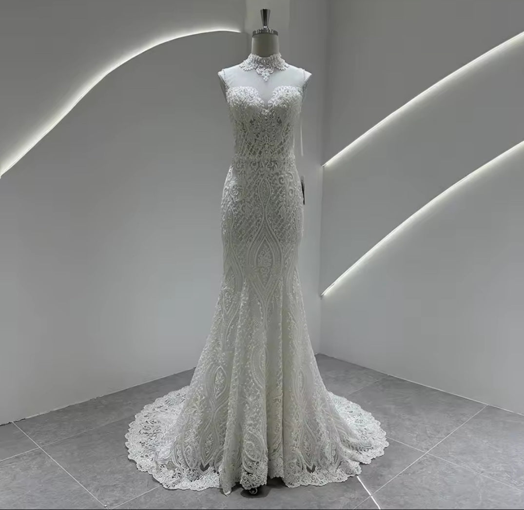 Mid Neck Beautiful Lace Sweetheart Sleeveless Modern Bride Trumpet Gown With 50 CM Train