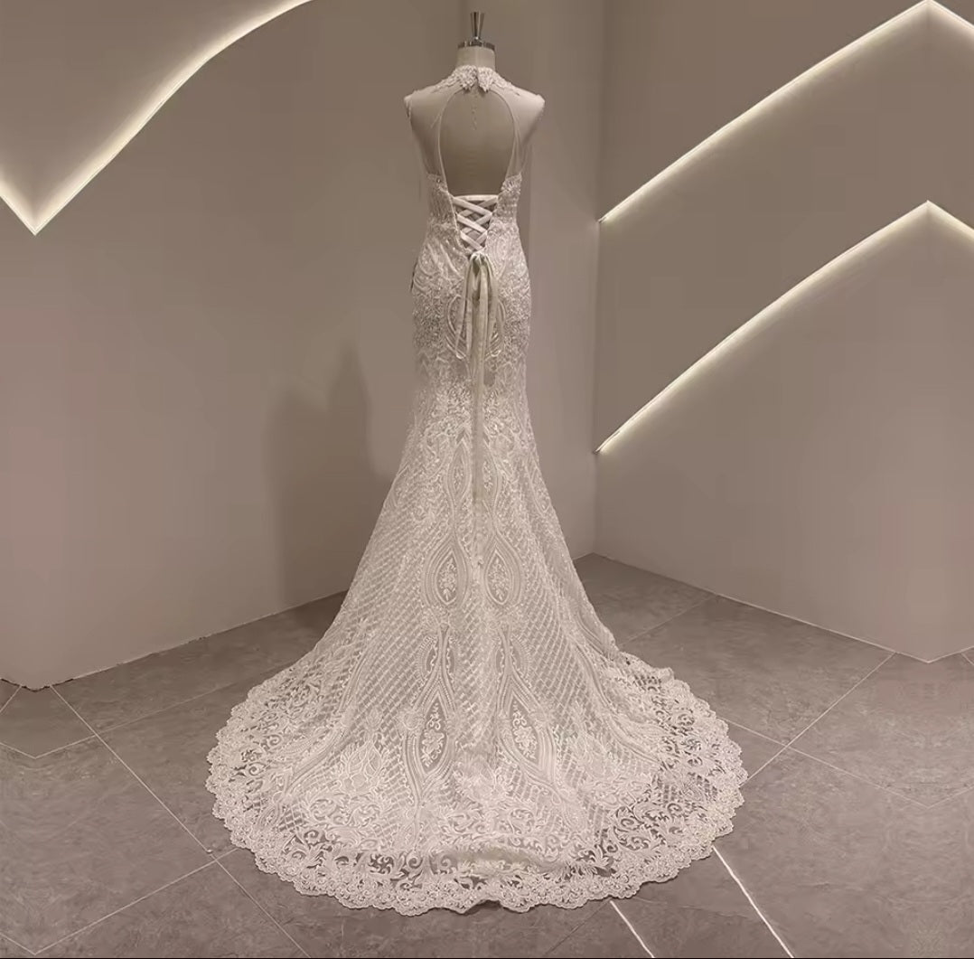 Mid Neck Beautiful Lace Sweetheart Sleeveless Modern Bride Trumpet Gown With 50 CM Train