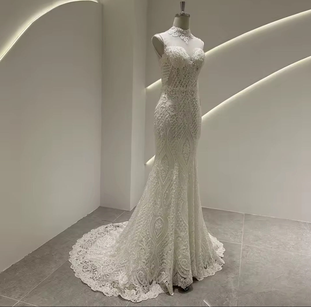 Mid Neck Beautiful Lace Sweetheart Sleeveless Modern Bride Trumpet Gown With 50 CM Train