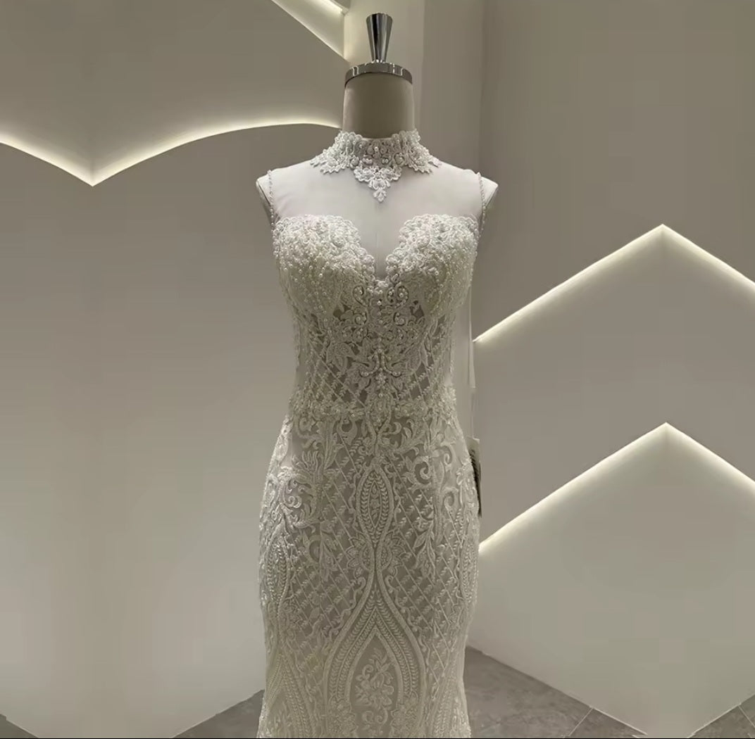 Mid Neck Beautiful Lace Sweetheart Sleeveless Modern Bride Trumpet Gown With 50 CM Train
