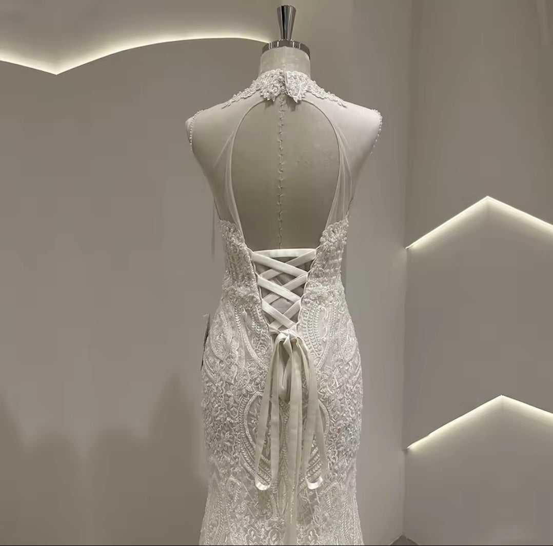 Mid Neck Beautiful Lace Sweetheart Sleeveless Modern Bride Trumpet Gown With 50 CM Train
