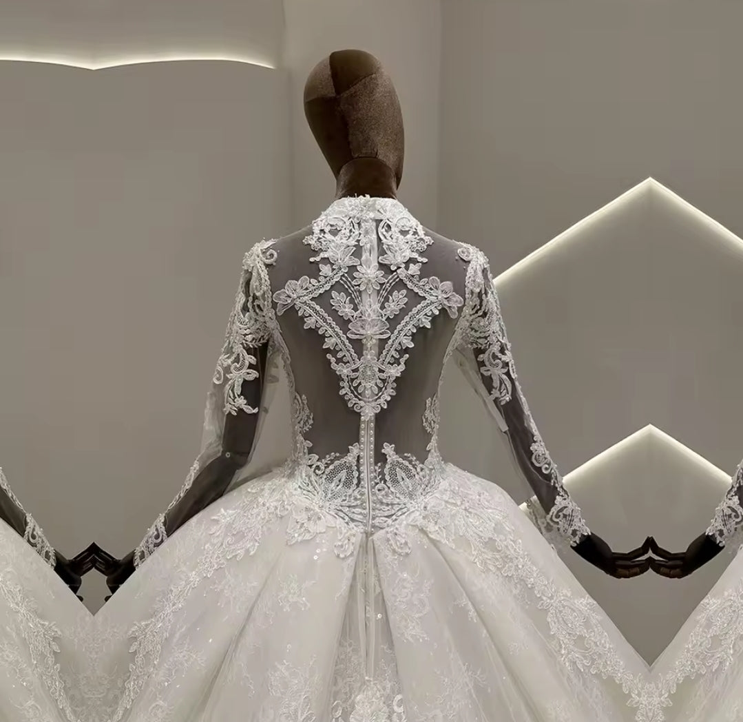 Lace Long Sleeve Sweetheart Neckline And Elegant Full Lace Zip Up Back Bridal Ball Gown With 100 CM Train