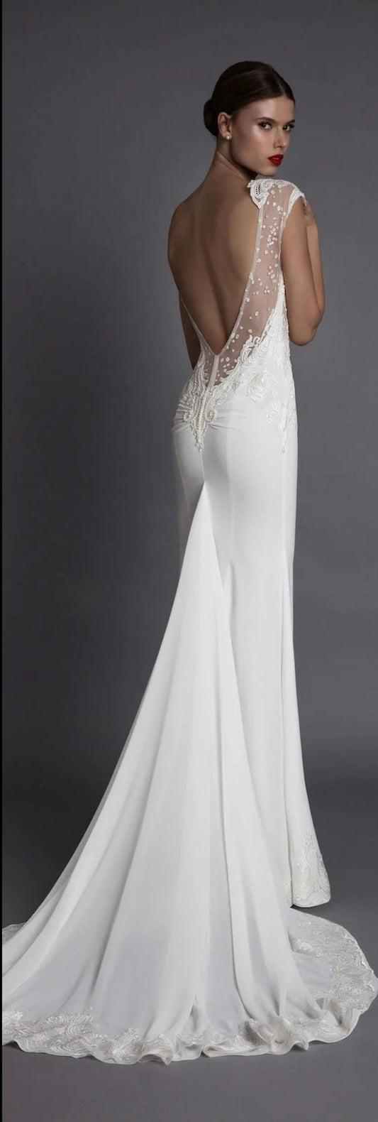 Speckle Beaded Lace Deep V Sleeveless Sheath Gown With Trailing Train