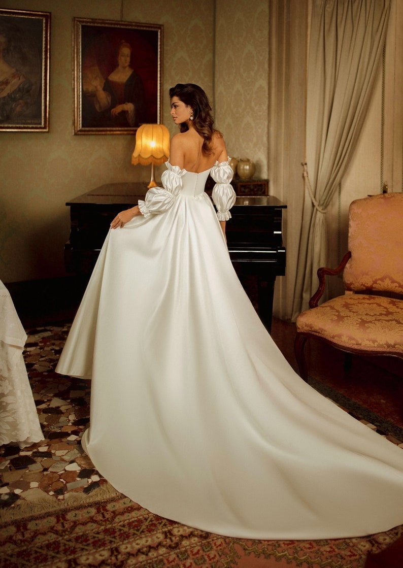 Simple & Sexy Strapless Gown With Detached Sleeves