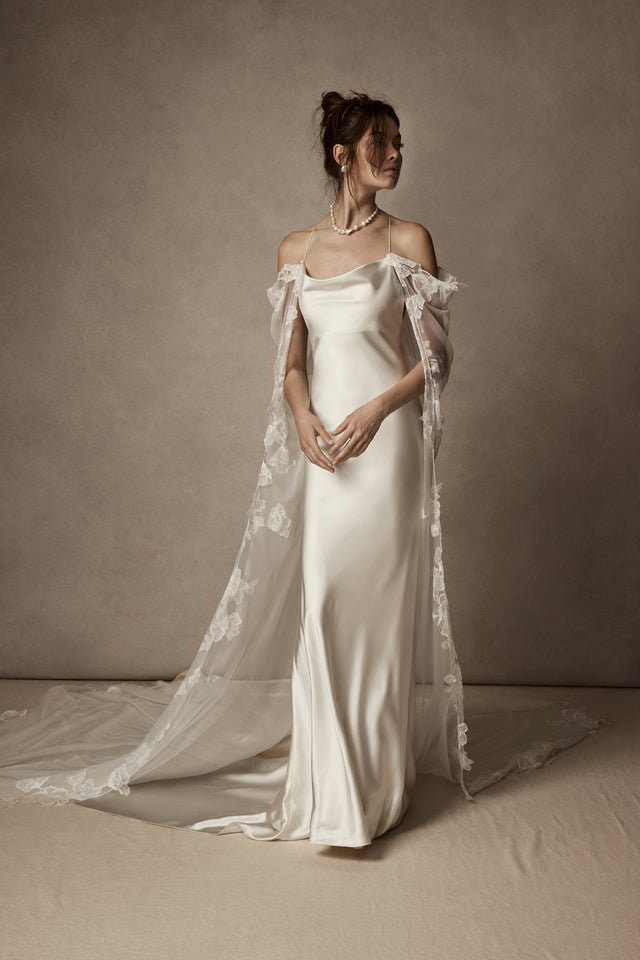 Sleek & Elegant Sleeveless Trumpet Gown With Detachable Floral Trim Cape