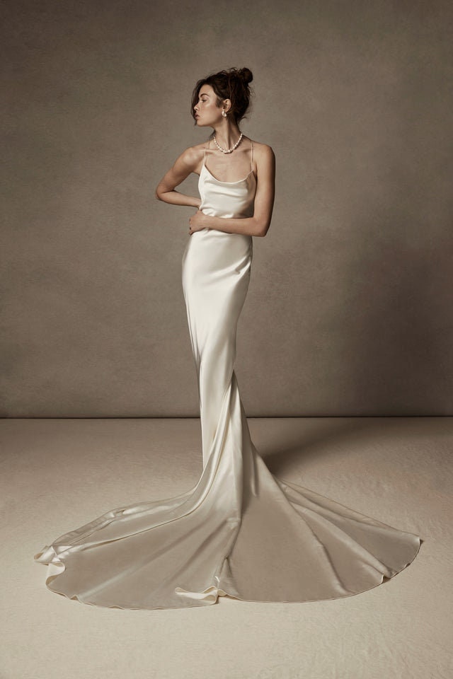 Sleek & Elegant Sleeveless Trumpet Gown With Detachable Floral Trim Cape