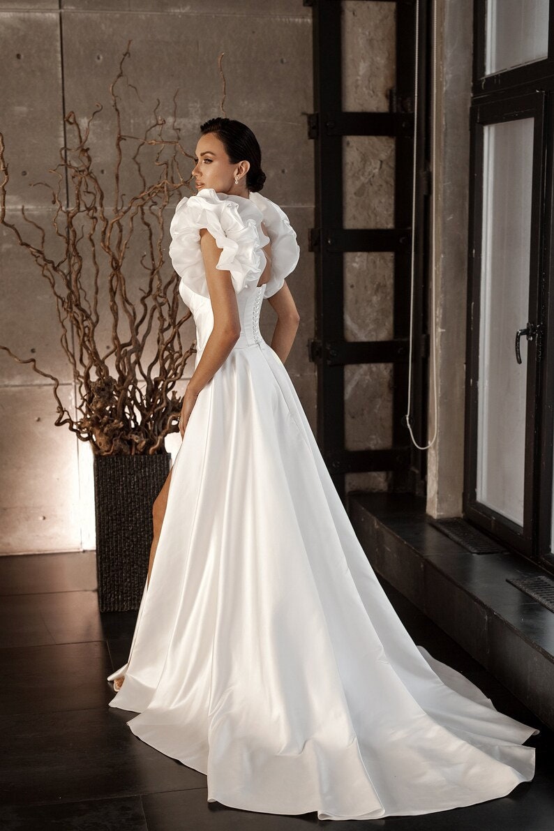 Ruffle Layered Sleeveless Plunging Sweetheart Pleated Bridal Gown With Thigh High Split