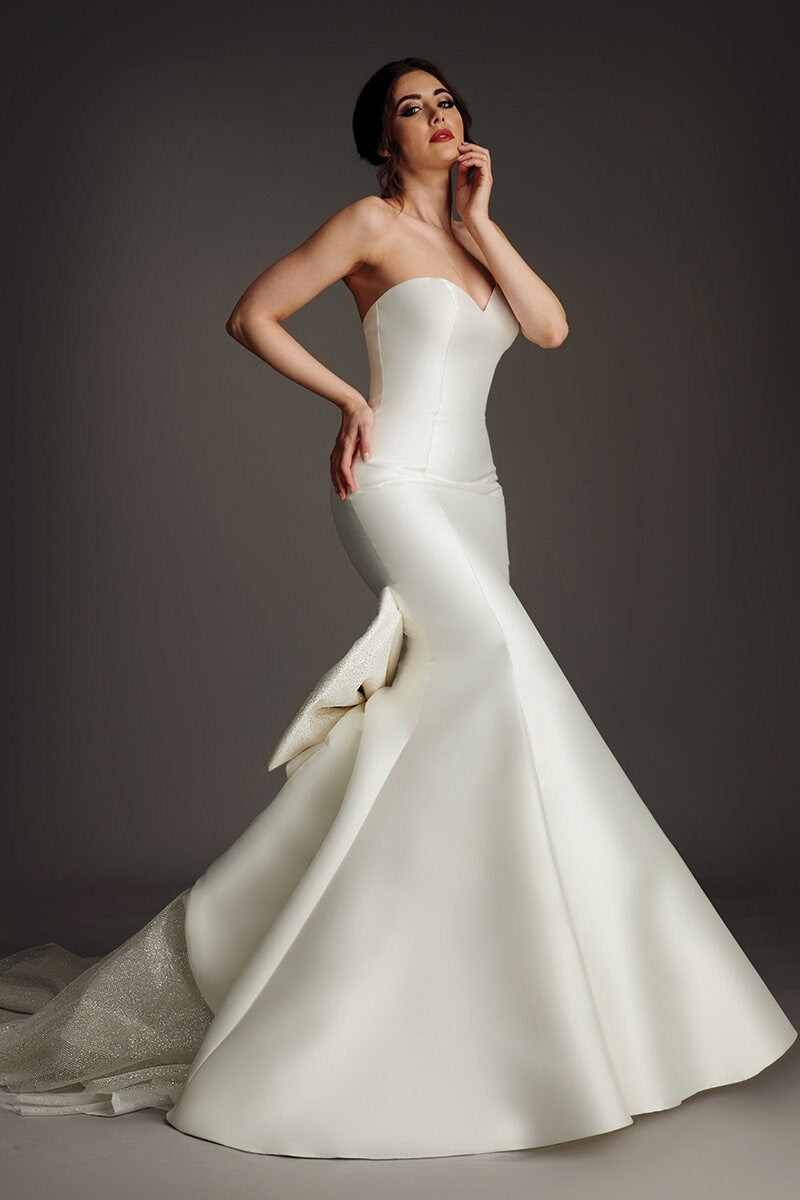 Sweetheart Strapless Mermaid Gown With Shimmering Back Bow Knot Train Gown