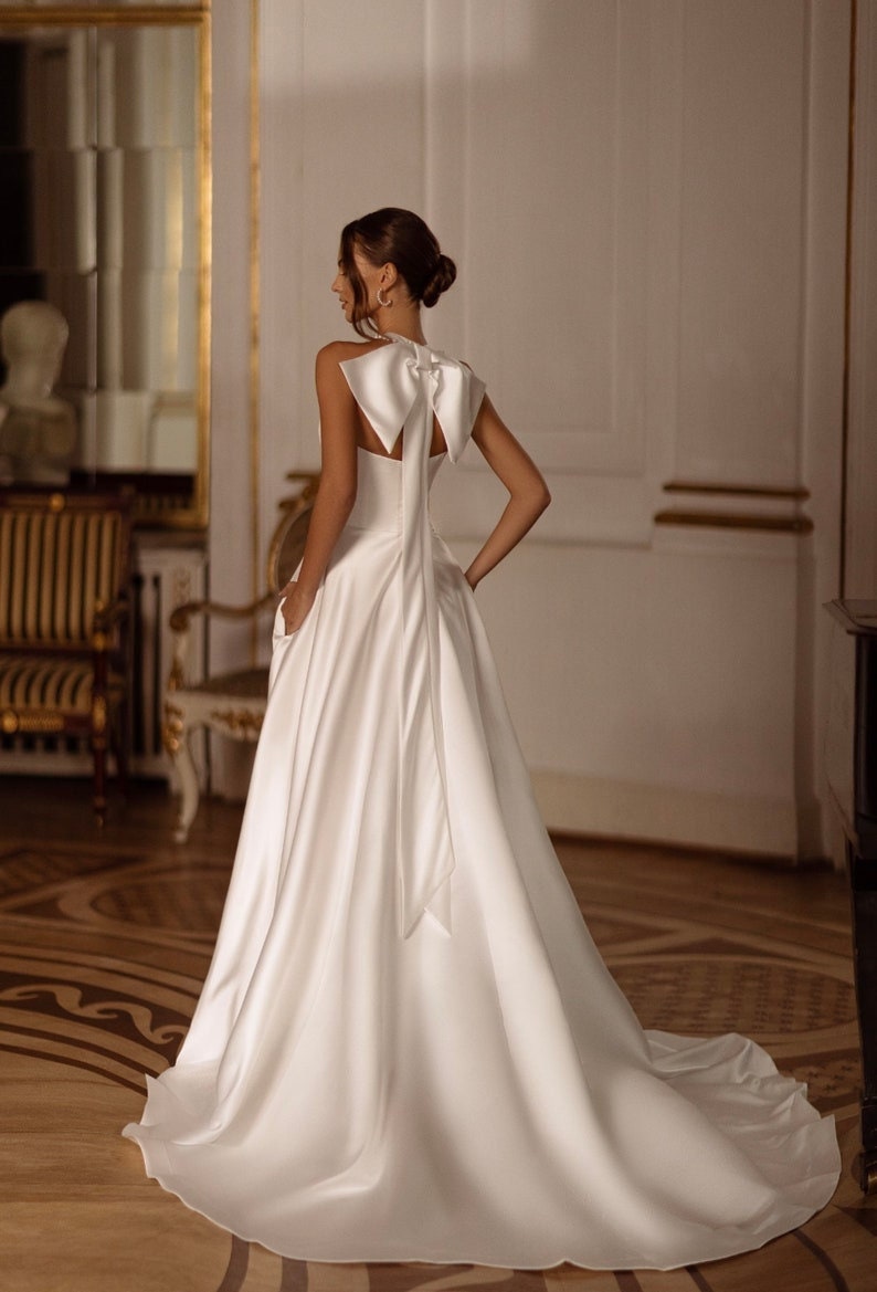 Elegant Flowing Seamless Pearl Beaded Halter Neck Split Hem Trumpet Gown With Enlarged Bow Knot Back Detail