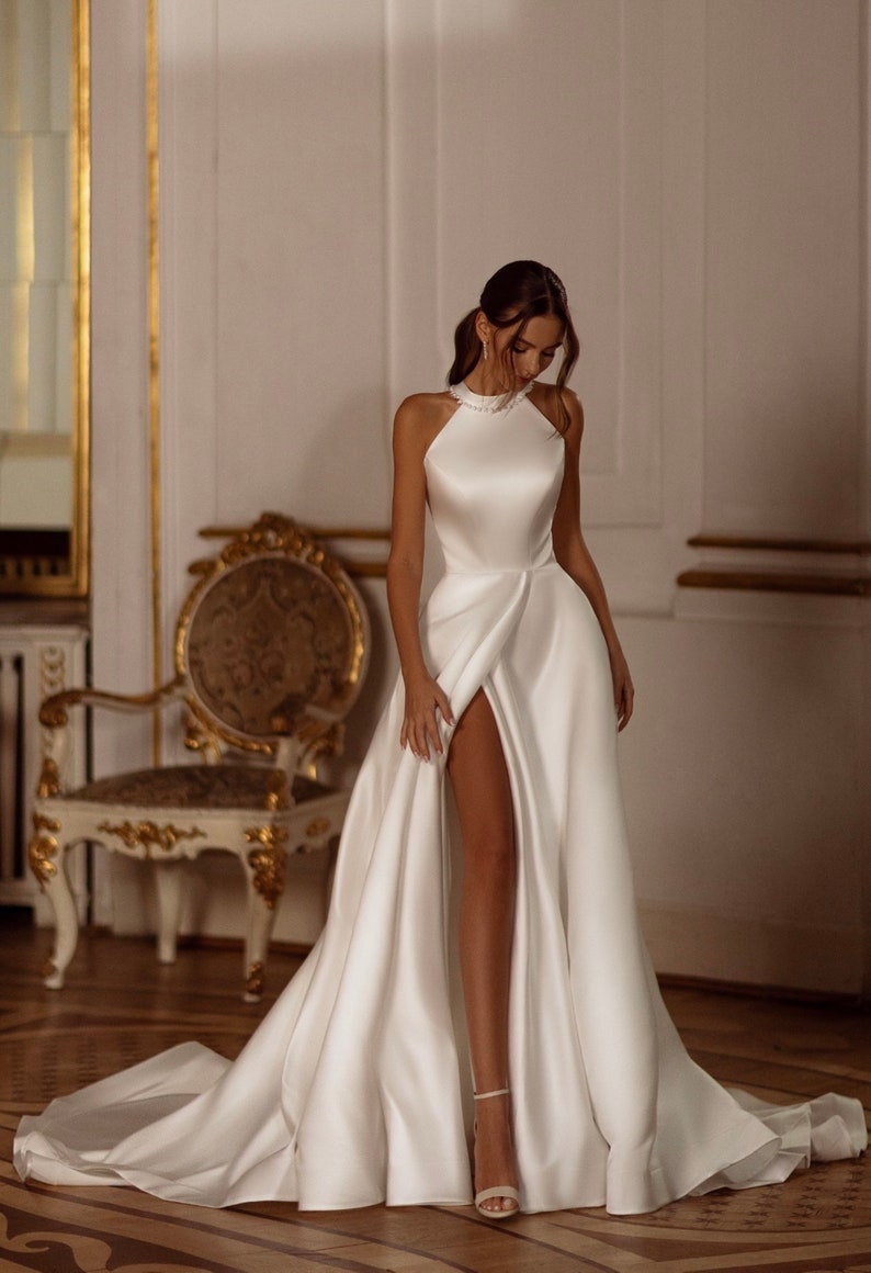 Elegant Flowing Seamless Pearl Beaded Halter Neck Split Hem Trumpet Gown With Enlarged Bow Knot Back Detail