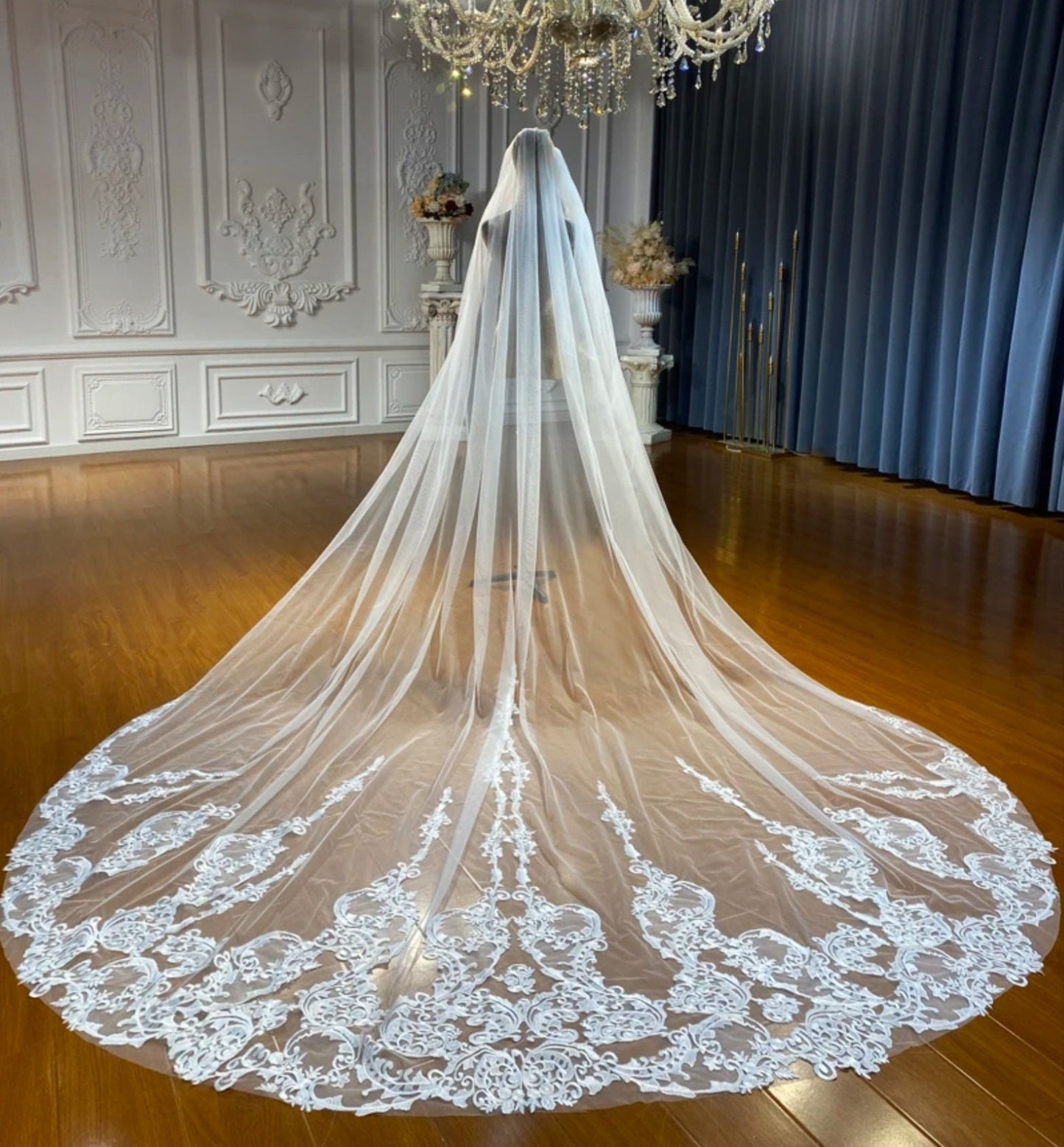 Classic Appliqué Trimmed Bridal Veil