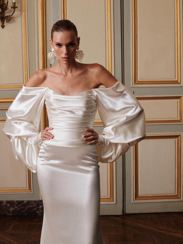 Elegantly Sexy Off The Shoulder Draped And Ruched Scoop Neck Mermaid/Trumpet Minimalist Gown