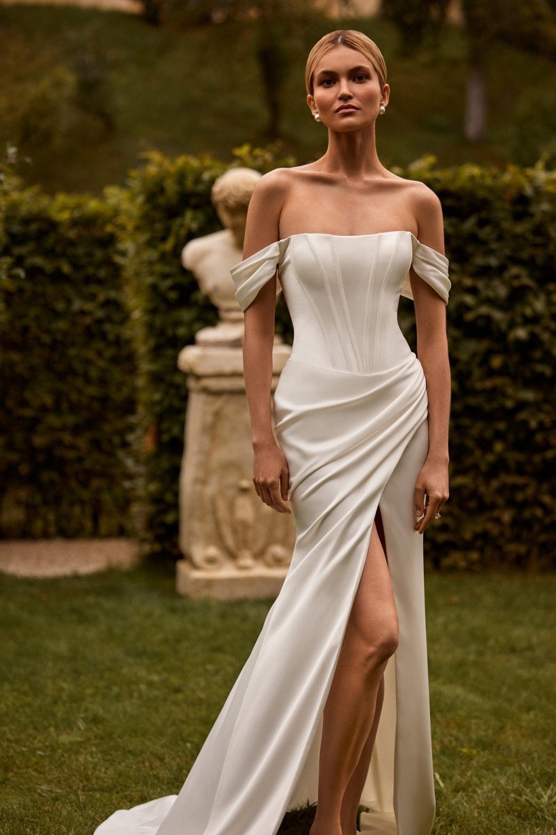 Pleated Off The Shoulder Natural Waistline Corset Style Draped Cross Over Split Hem Mermaid/Trumpet Gown